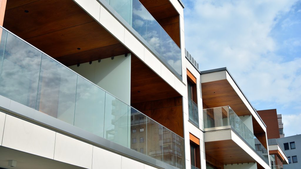 Garde-corps en verre réglable SB360 sur dalle